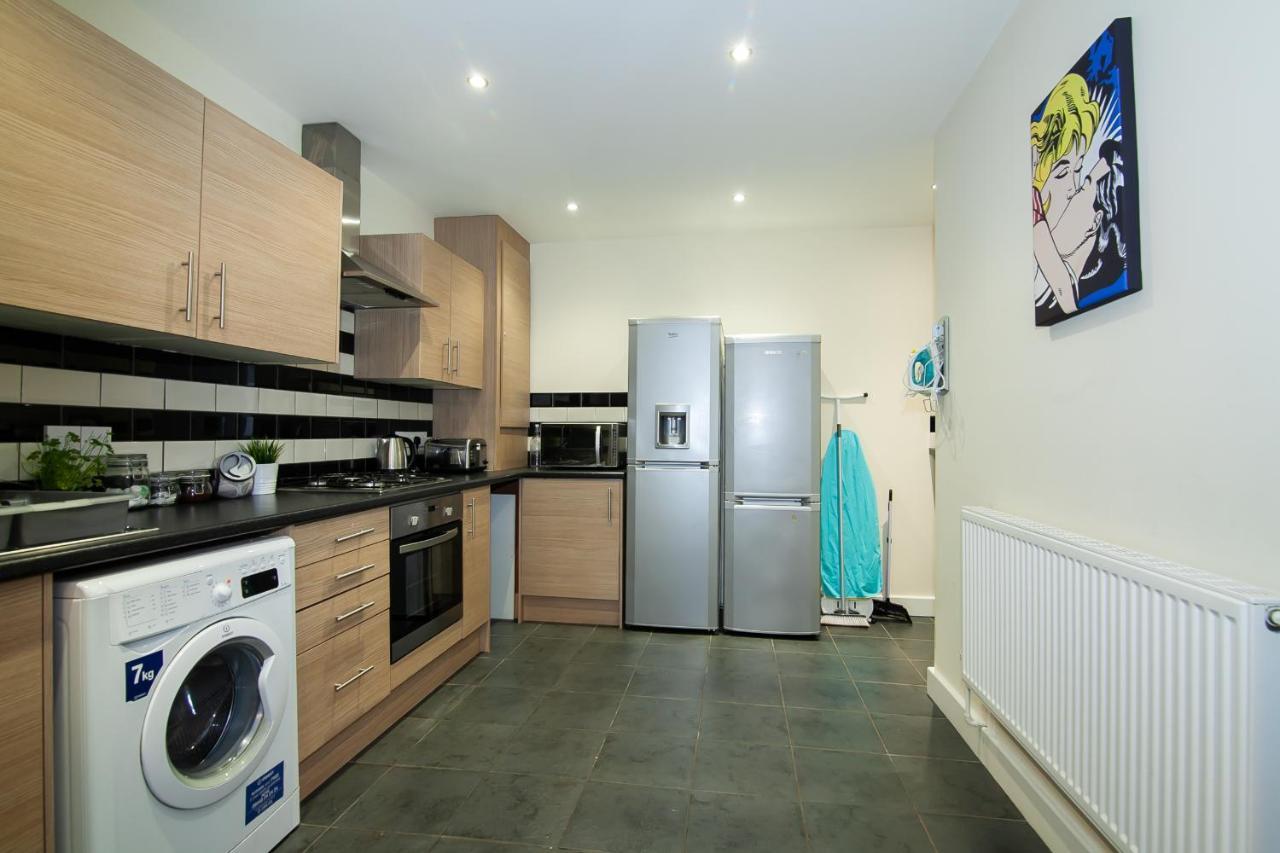 Casa Fresa Franks Serviced Accommodation ลิเวอร์พูล ภายนอก รูปภาพ