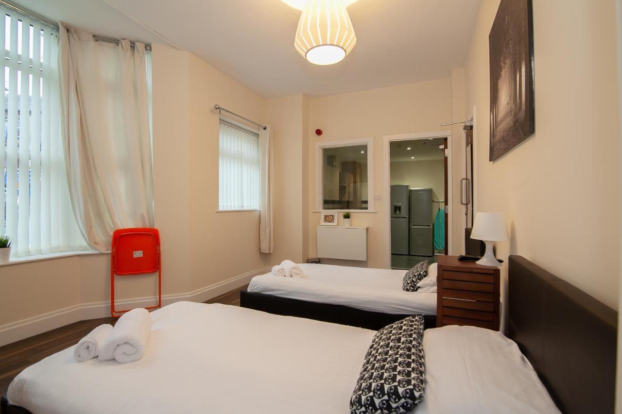 Casa Fresa Franks Serviced Accommodation ลิเวอร์พูล ภายนอก รูปภาพ