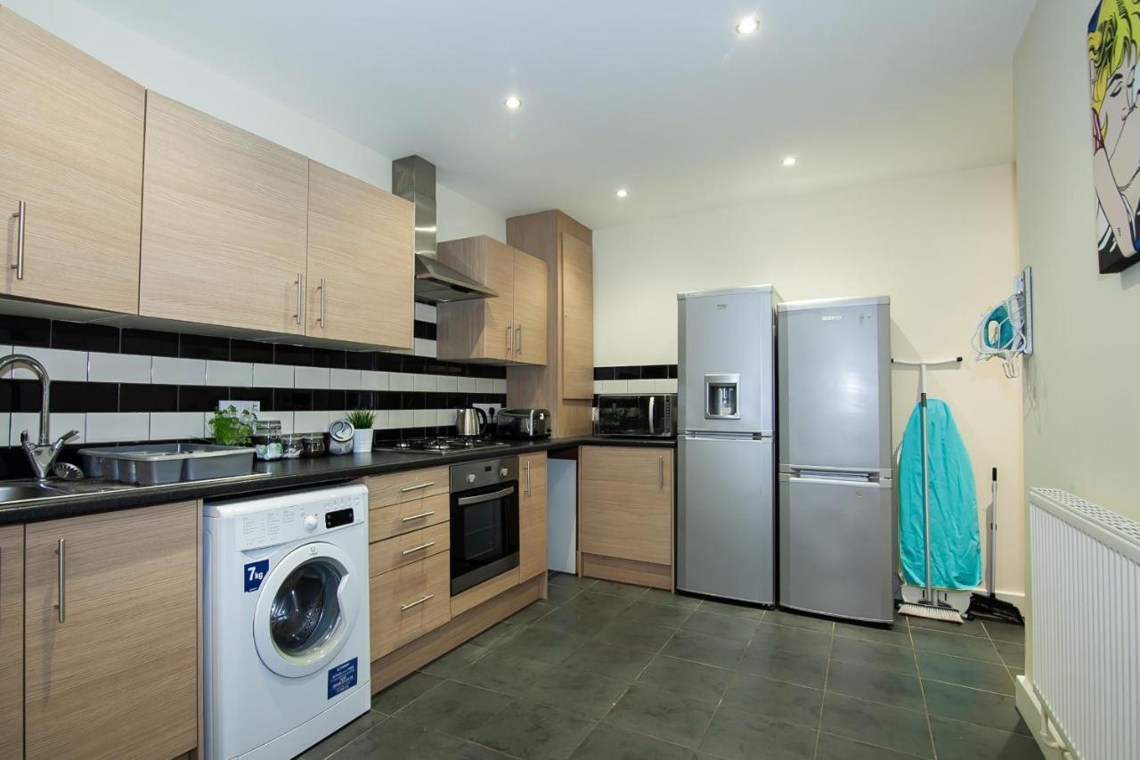 Casa Fresa Franks Serviced Accommodation ลิเวอร์พูล ภายนอก รูปภาพ