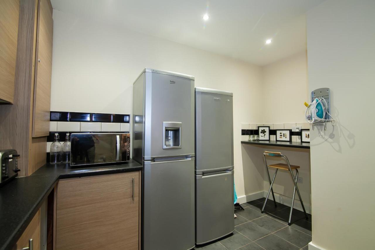 Casa Fresa Franks Serviced Accommodation ลิเวอร์พูล ภายนอก รูปภาพ