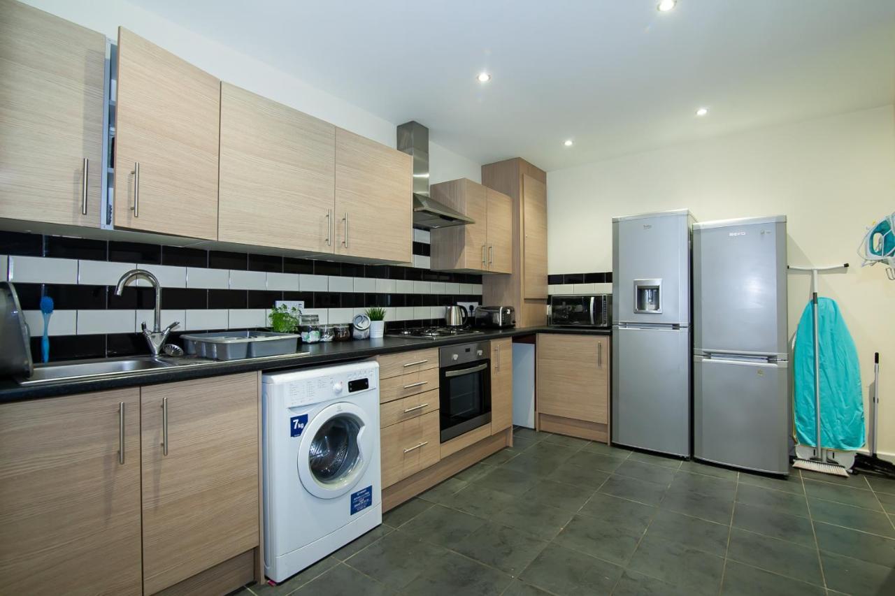 Casa Fresa Franks Serviced Accommodation ลิเวอร์พูล ภายนอก รูปภาพ