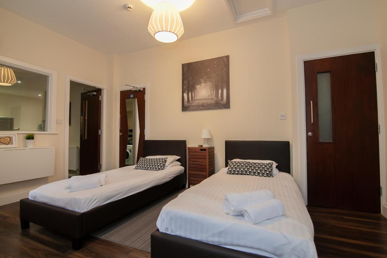 Casa Fresa Franks Serviced Accommodation ลิเวอร์พูล ภายนอก รูปภาพ